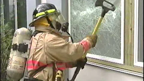Effektivt brytande av brandsäkert glas under brandincident