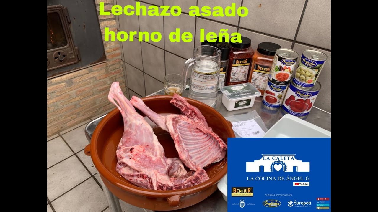 Lechazo asado en horno de leña