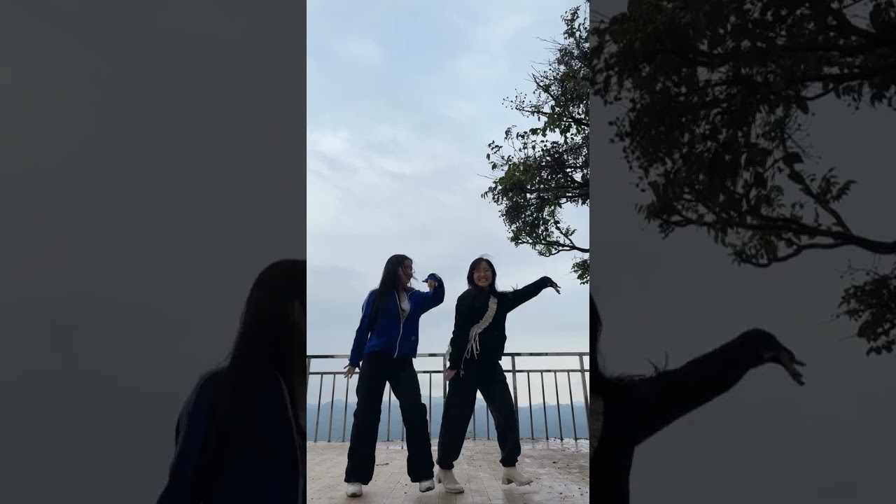Смотреть «Try this dance with your bestie😚💗 #bestfriend #reel #viralvideo #dance #song #outfit #rain #zubidubi» на YouTube Смотреть «Try this dance with your bestie😚💗 #bestfriend #reel #viralvideo #dance #song #outfit #rain #zubidubi» на YouTube