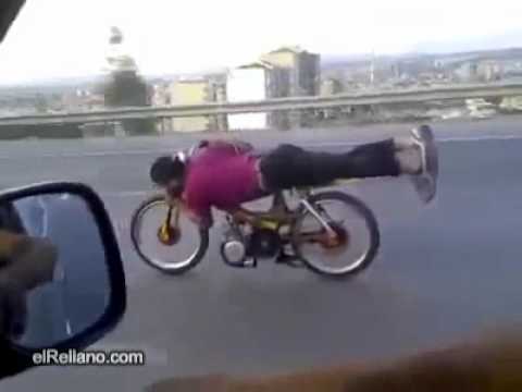 Ciclomotor a 140 Km/h de Velocidad (Moped at 140 mph) - WIN