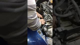 change the timing belt tensioner of a Vw A5 A4 engine   تغير بليه الكاتينه  اسكودا A5