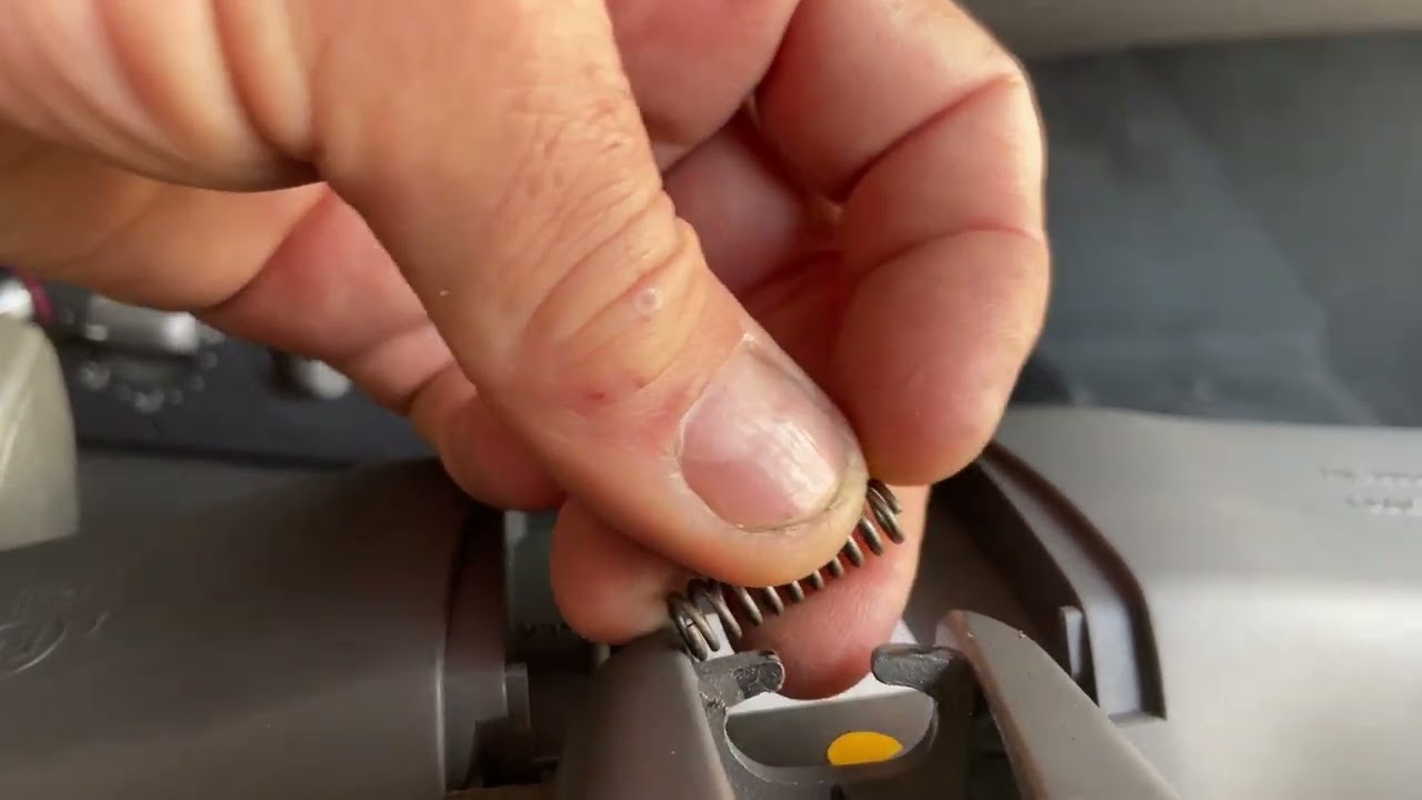 how to remove rear mirror and dome light cover on a 2001 volvo s60