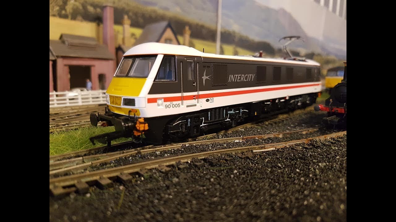 Bachmann Class 90 90005 'Financial Times' Intercity Swallow Unboxing and Review