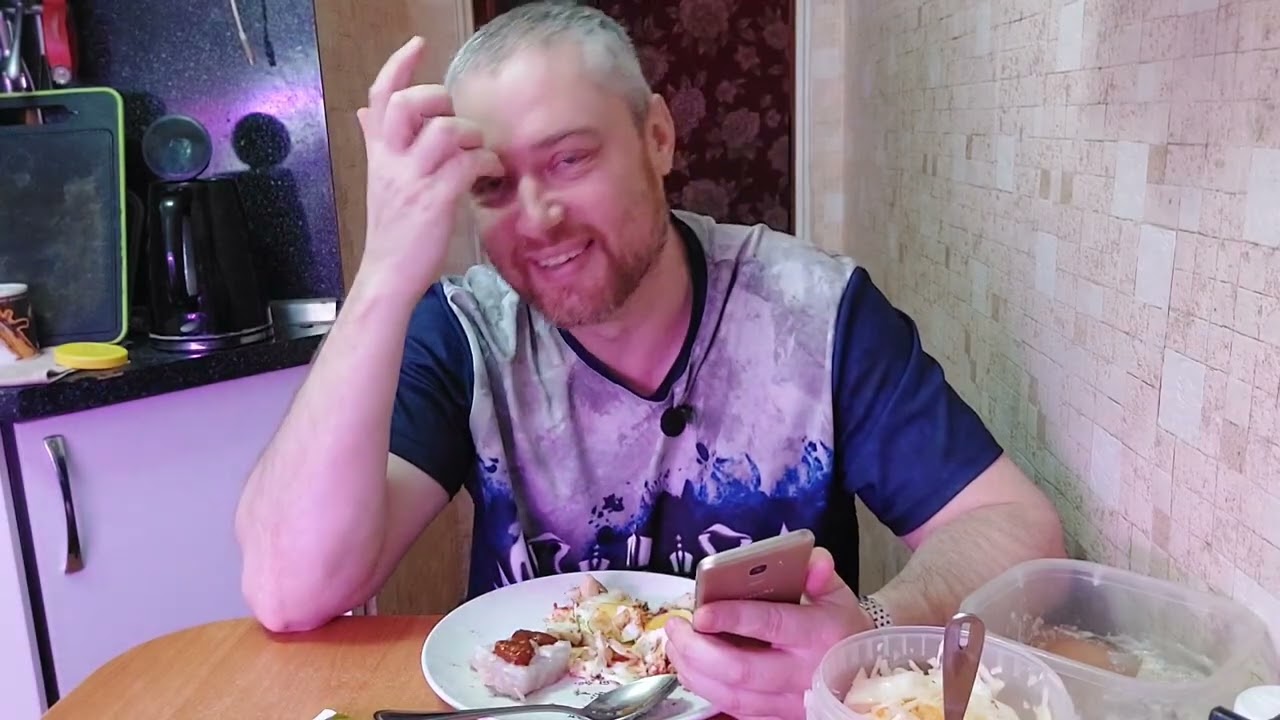 Ответы на вопросы. Холодец с горчицей и аджикой + яичница. Мукбанг, еда на камеру, Россия. 