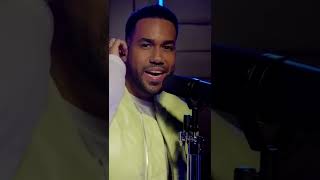 Sus Huellas - Romeo Santos