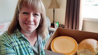 Unboxing Tonight's Supper from Bailey's Bakery Seafood and Grill