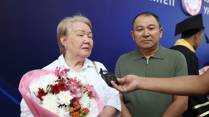 Әзірбайжанмен секс көру Әйелдің аяғымен жыныс мүшесін мастурбациялаңыз