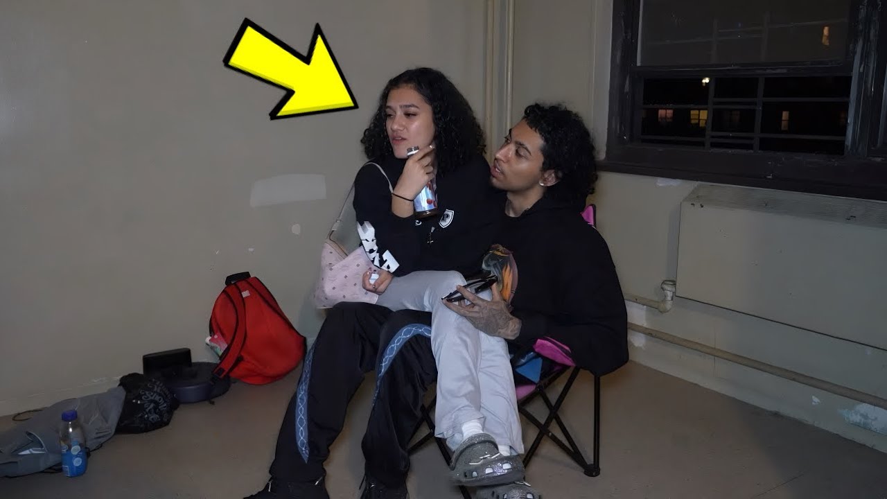 Я переехал в дом-ловушку. **ПРИСГЛАСИЛ ДЕВУШКУ**