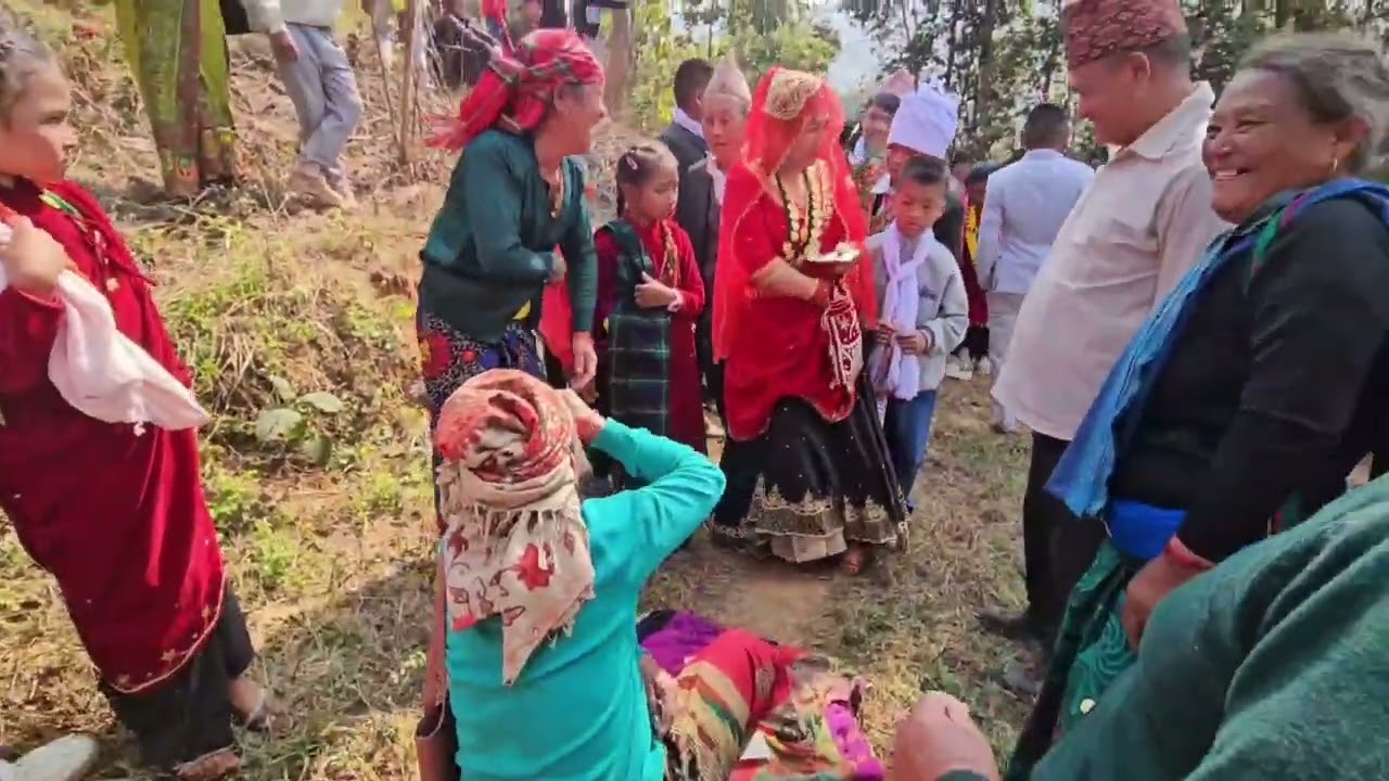 Bihe ma nach gaan ramailo gardai mama ko gaun