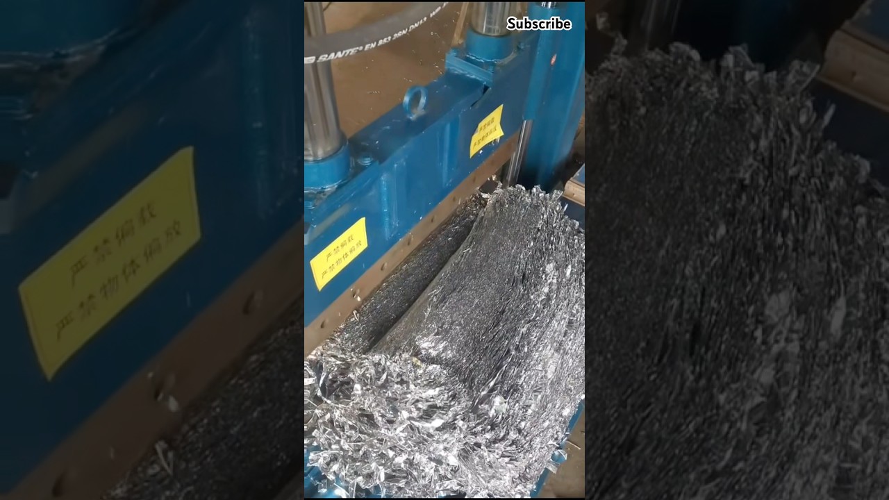 The cutting process of tinfoil bale for size reduction 