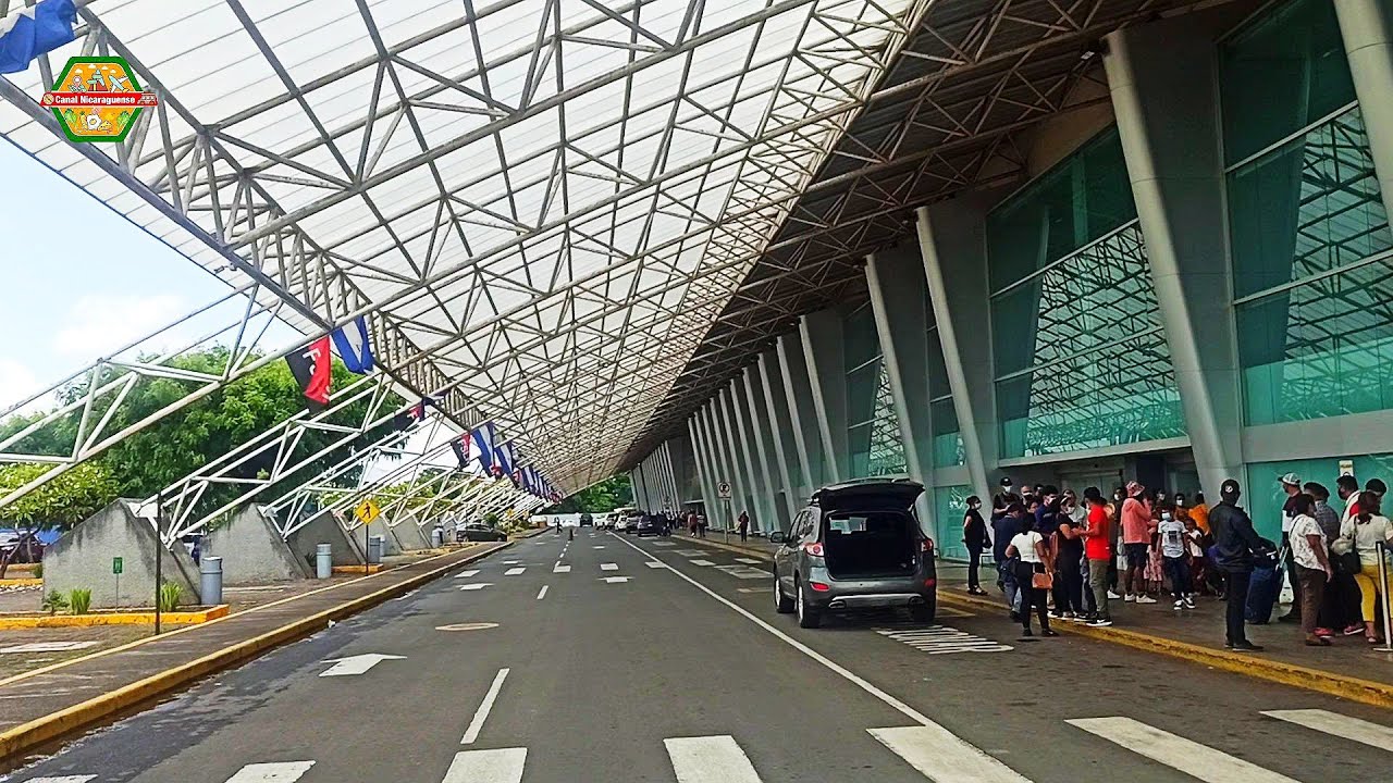 Recibiendo a suscriptora en el Aeropuerto Internacional de Managua