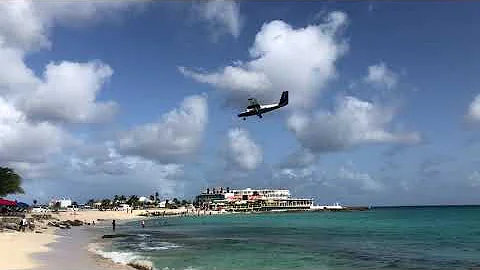 Another Commuter Plan Landing at Maho Beach