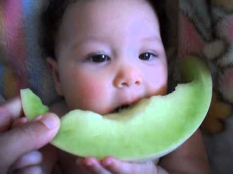 baby-eating-honeydew-melon