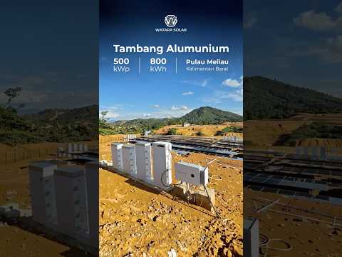 Panel surya di area tambang terbuka