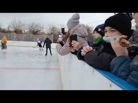 Все на лед: в Павлограде открылся каток