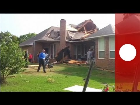 Tornadoes rip through central US - YouTube