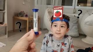 Eylül ve Poyraz Renkli Kum Boyama Kazanmak İçin Kutu Oyunu Oynadı | fun kids video