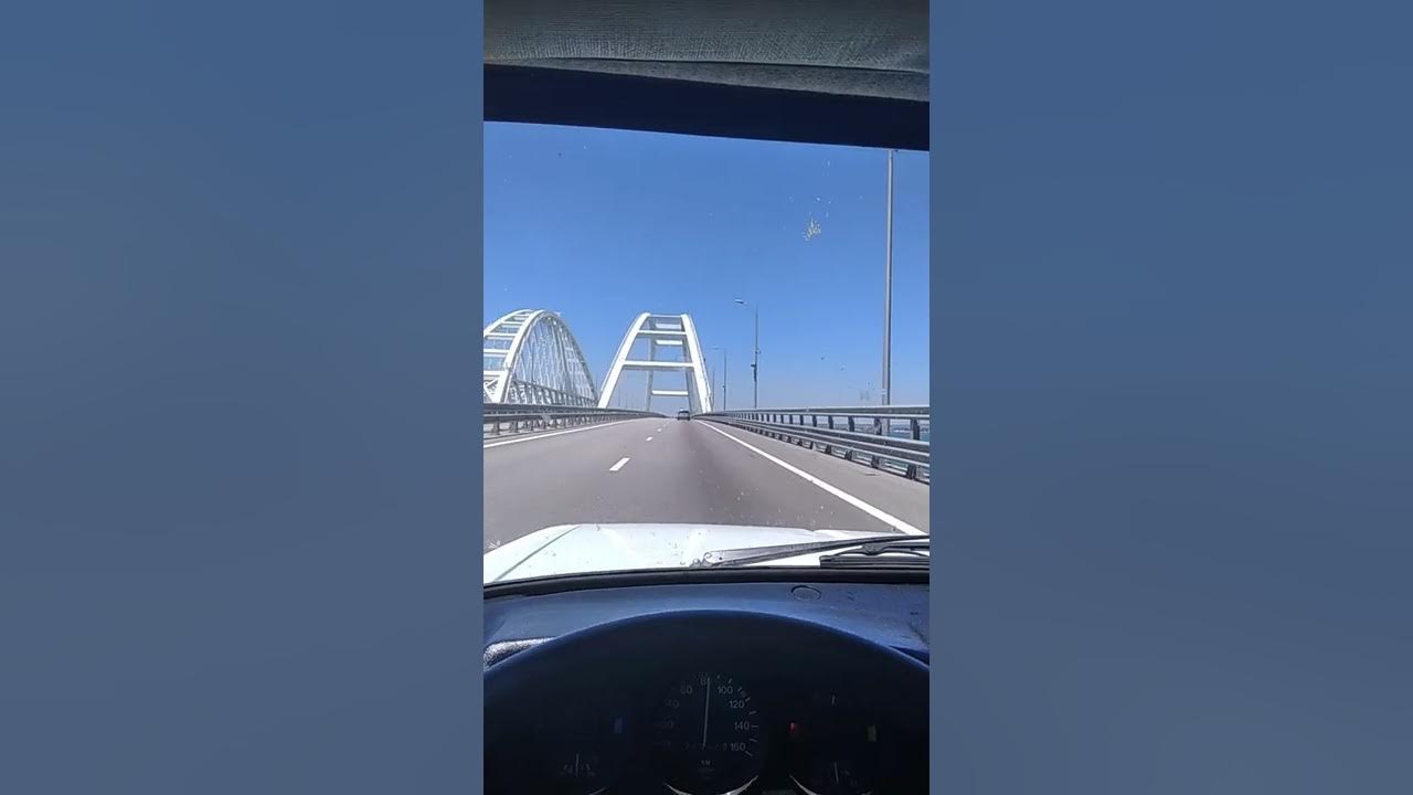 Крымский мост вид с машины. Крымский мост вид с машины. Газели через крымский мост. Машины едут по крымскому мосту. Газели через крымский мост.