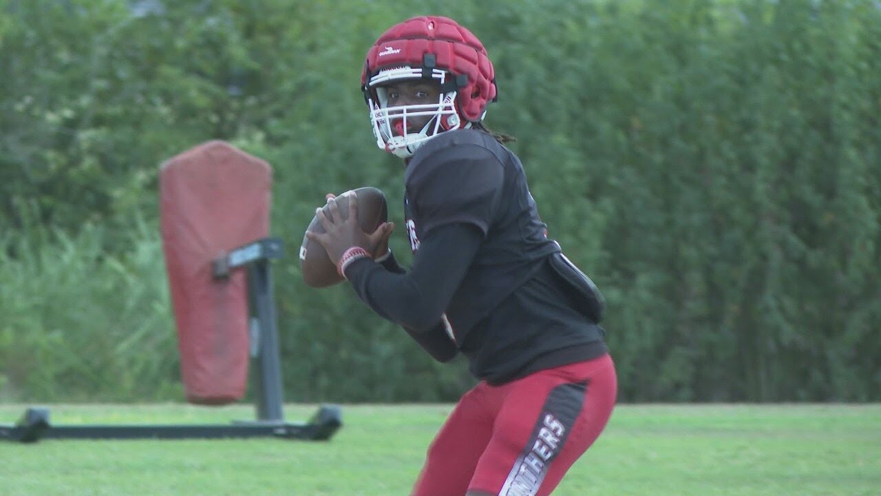 Offduty EMT workers assist Bunkie football player after medical