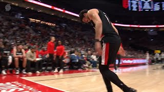 Deni Avdija with a non-contact injury and goes to the locker room vs. the Knicks