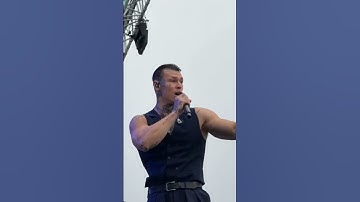 @geegun вышел к @NILETTO после своего выступления что бы спеть Худи.