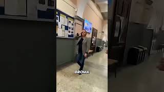 La sorpresa de cumpleaños para la profesora la broma de los estudiantes 🎉😂