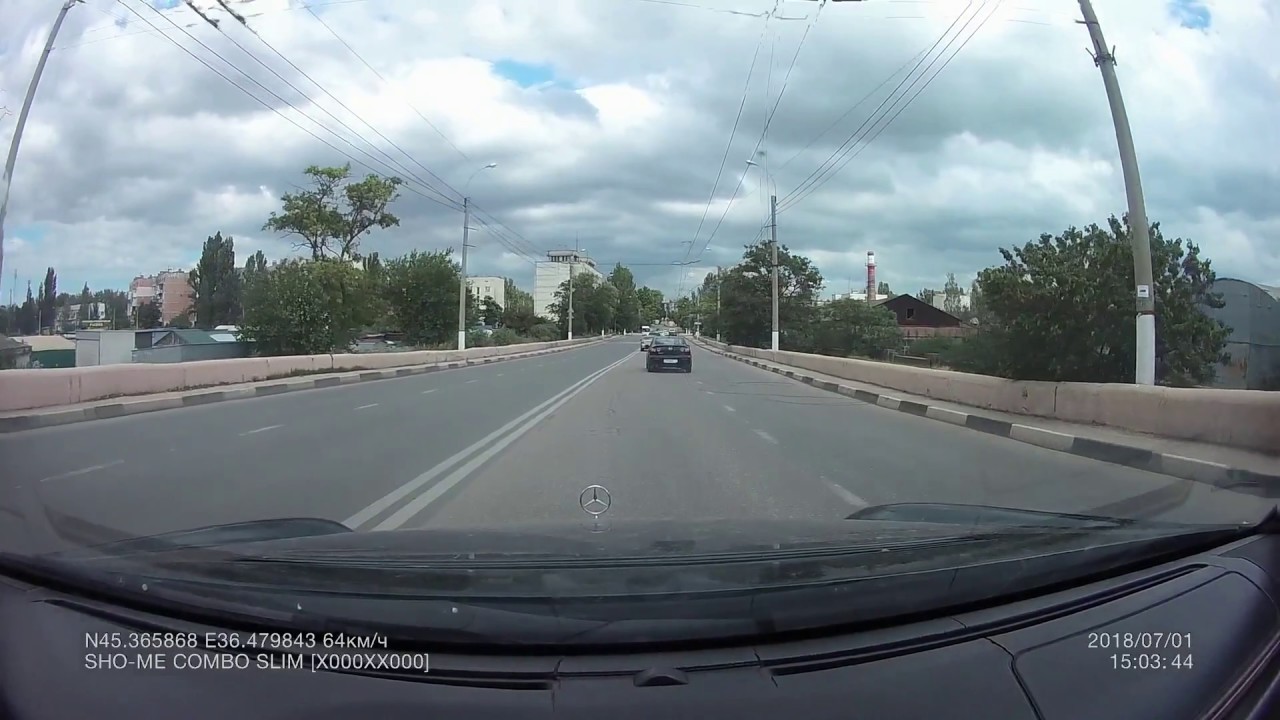 Обрыв провода на троллейбусной линии в Керчи - YouTube