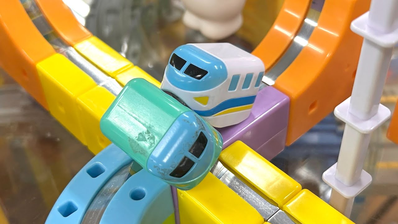 Rail Cube] Oh no! They're going to collide! Two fun courses with