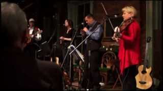 The Holly & The Ivy / Lord of the Dance - Guilderoy Byrne