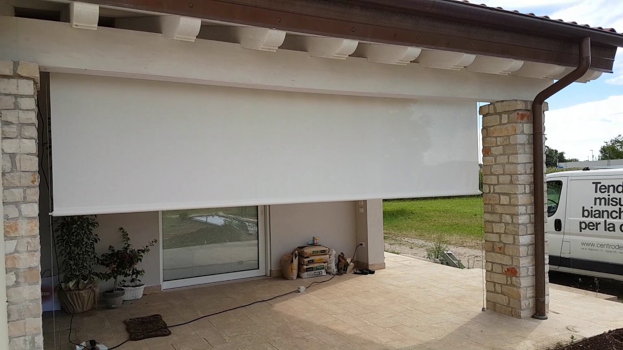 Tenda verticale motorizzata mod. X1 con tessuto screen