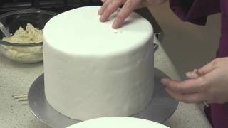 How to Stack Tiered Cakes