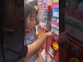 面白いガチャガチャ発見❗️歯？？#shorts #さくありちゃんねる#駄菓子屋