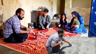 The help of a kind nomadic man to a nomadic family of a single mother