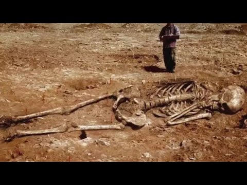 Video: Tajemství Kamenného Kruhu Mzor S Hrobem Obra V Maroku