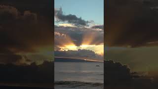 Beautiful Maui Sunset with Twin Crepuscular Rays #shorts #travel