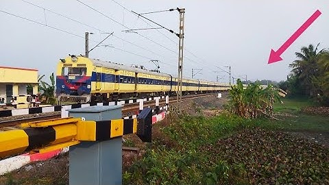 Rare Colour : Jangipur Memu Passengers Furious Accelerated Moving Through Out Curving  Railgate