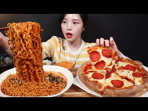 SUB)치즈 왕창 추가한 페퍼로니시카고피자에 불닭볶음면 먹방!🍕🔥 라면 피자 꿀조합 리얼사운드 Chicago Pizza With Buldak Noodles Mukbang Asmr