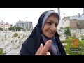 گفتگو با مادر شهید ۱۵ ساله دفاع مقدس که فرزندش را می بیند و 45 سال است بدون وقفه کنار قبر پسرش هست 