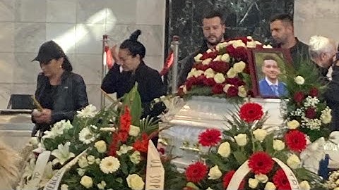 SRCE DA PUNKE! MAJKA ALEKSANDRA KODIĊA LEGLA NA KOVČEG, ZELI DA JE SAHRANE! CELA ESTRADA U SUZAMA!