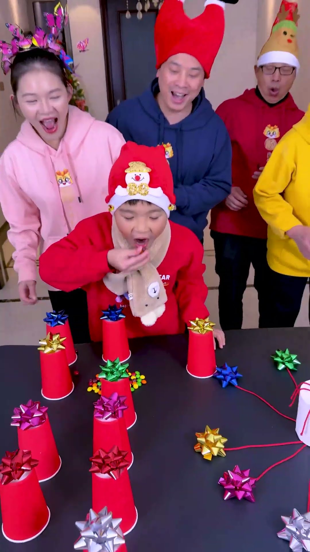 Christmas Rope Challenge, So Exciting, Come And Play#Funnyfamily #Partygames #Shorts#Challenge#Funny