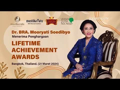 Dr. BRA. Mooryati Soedibyo menerima Lifetime Achievemnet Award