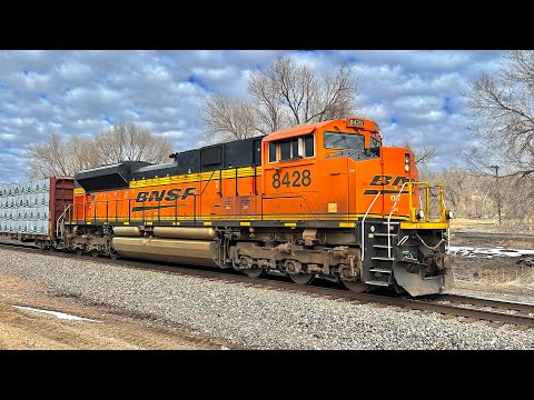 Solo BNSF SD70ACe Leads a Speedy Q-SPOALT6 through Fountain, CO!!