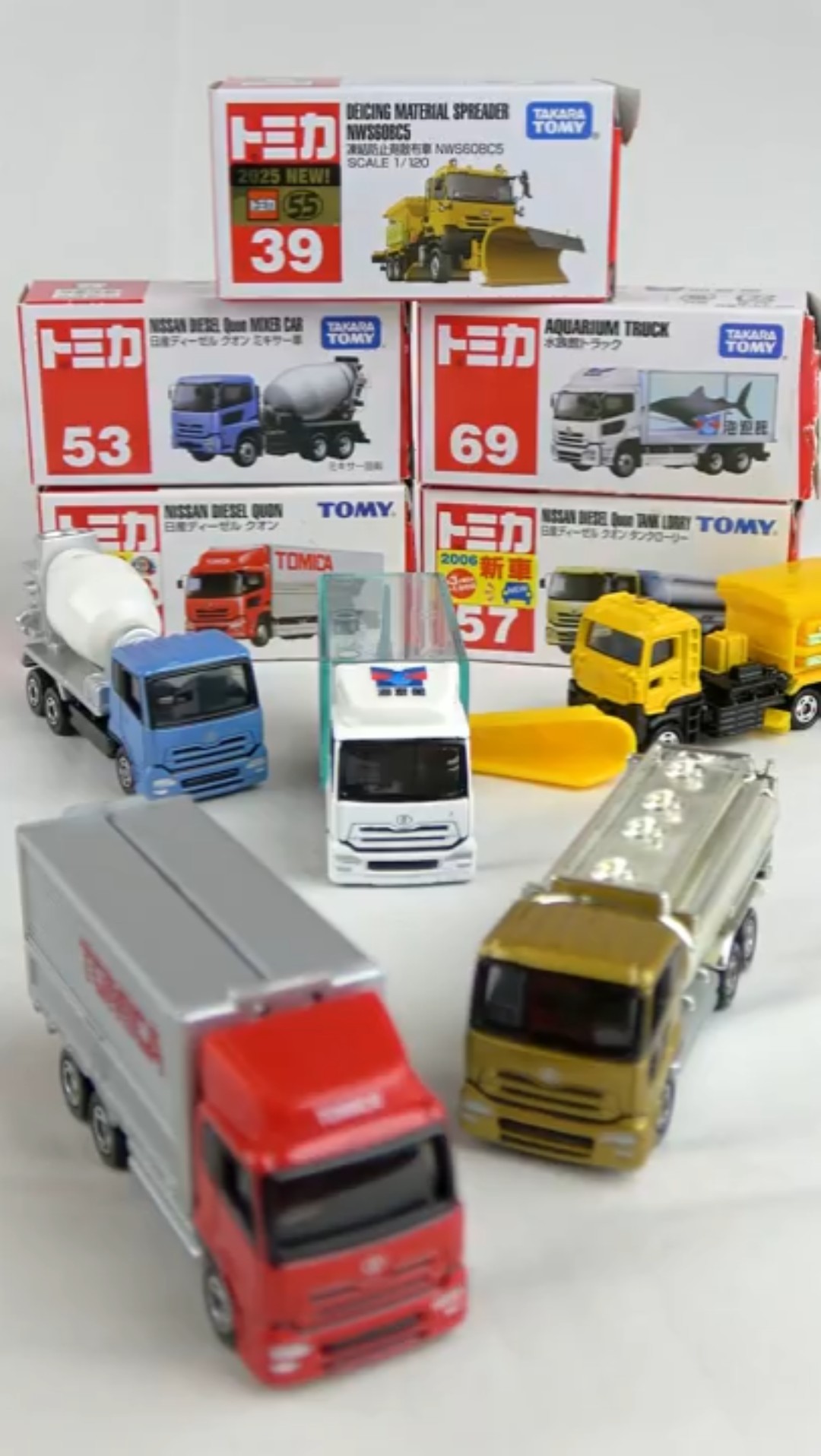 Nissan Diesel Quon トラック　模型　美品♪ Takara Tomy Tomica No.053 Nissan Diesel Quon Mixer Truck