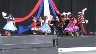 Video thumbnail of "cueca seremos uno.MPG"