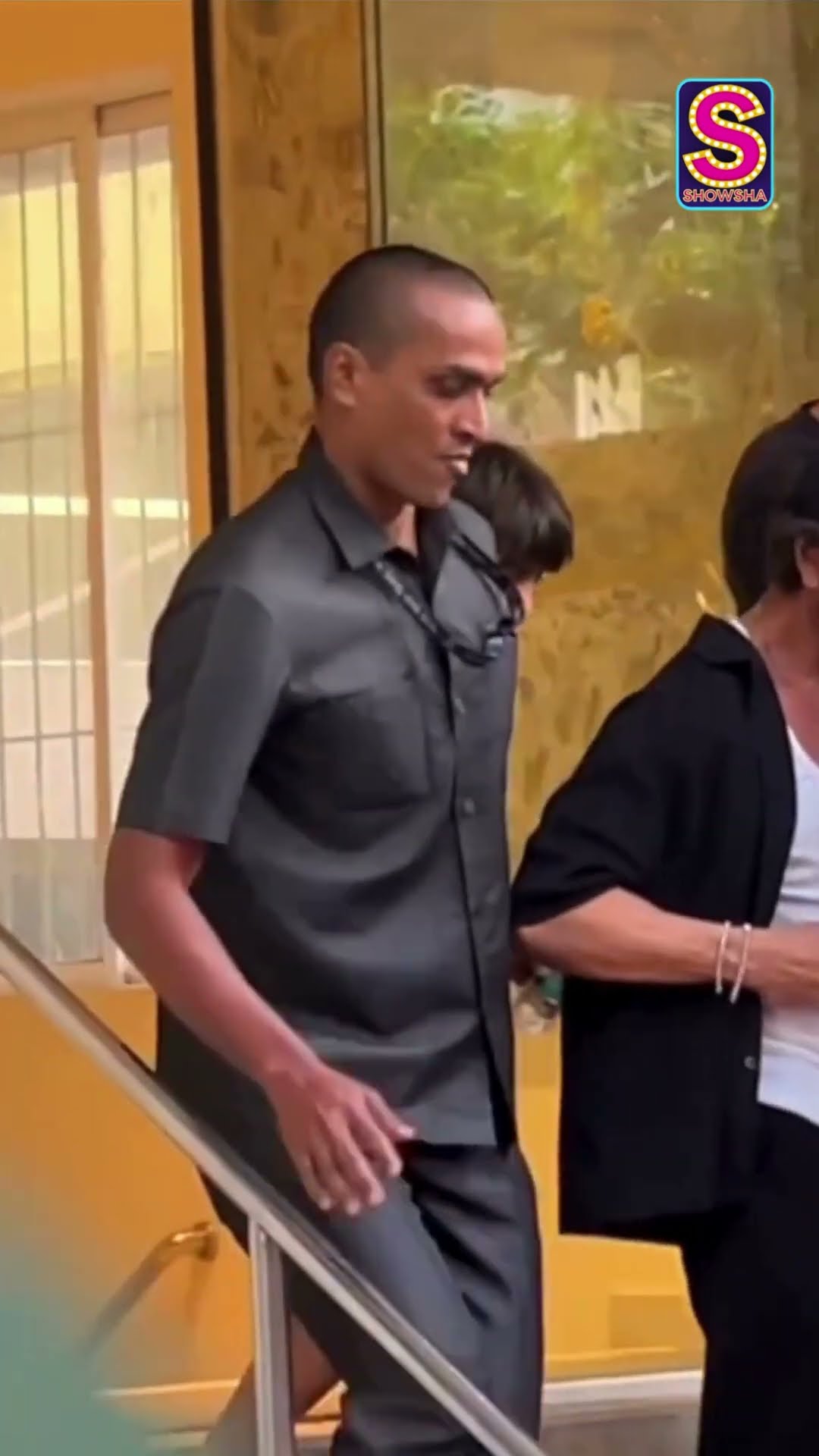 A Glimpse Of Simba And Mufasa: Shah Rukh Khan Spotted With AbRam | N18S #srk #bollywood | shorts
