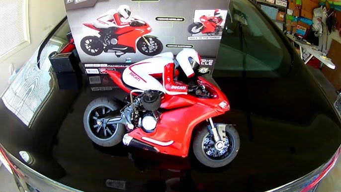 Moto télécommandée Ducati 1/6 ème