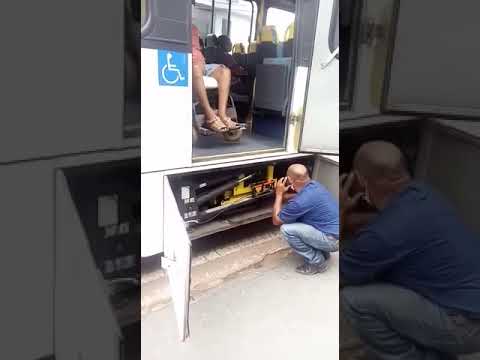 Ônibus velhos começam a quebrar nas ruas de Rio Branco