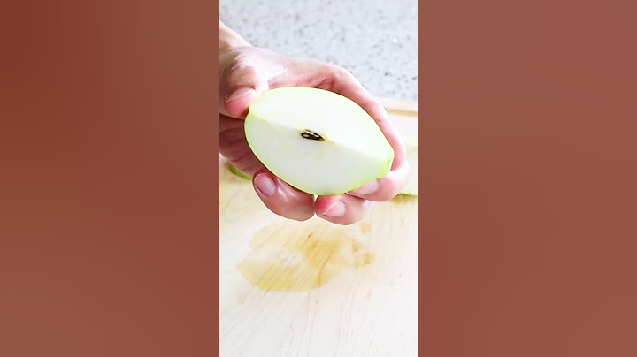How To Cut Pear