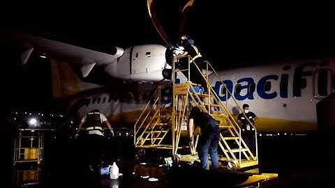 ATR MECHANICS IN ACTION (PROP HUB/BLADE R/R)