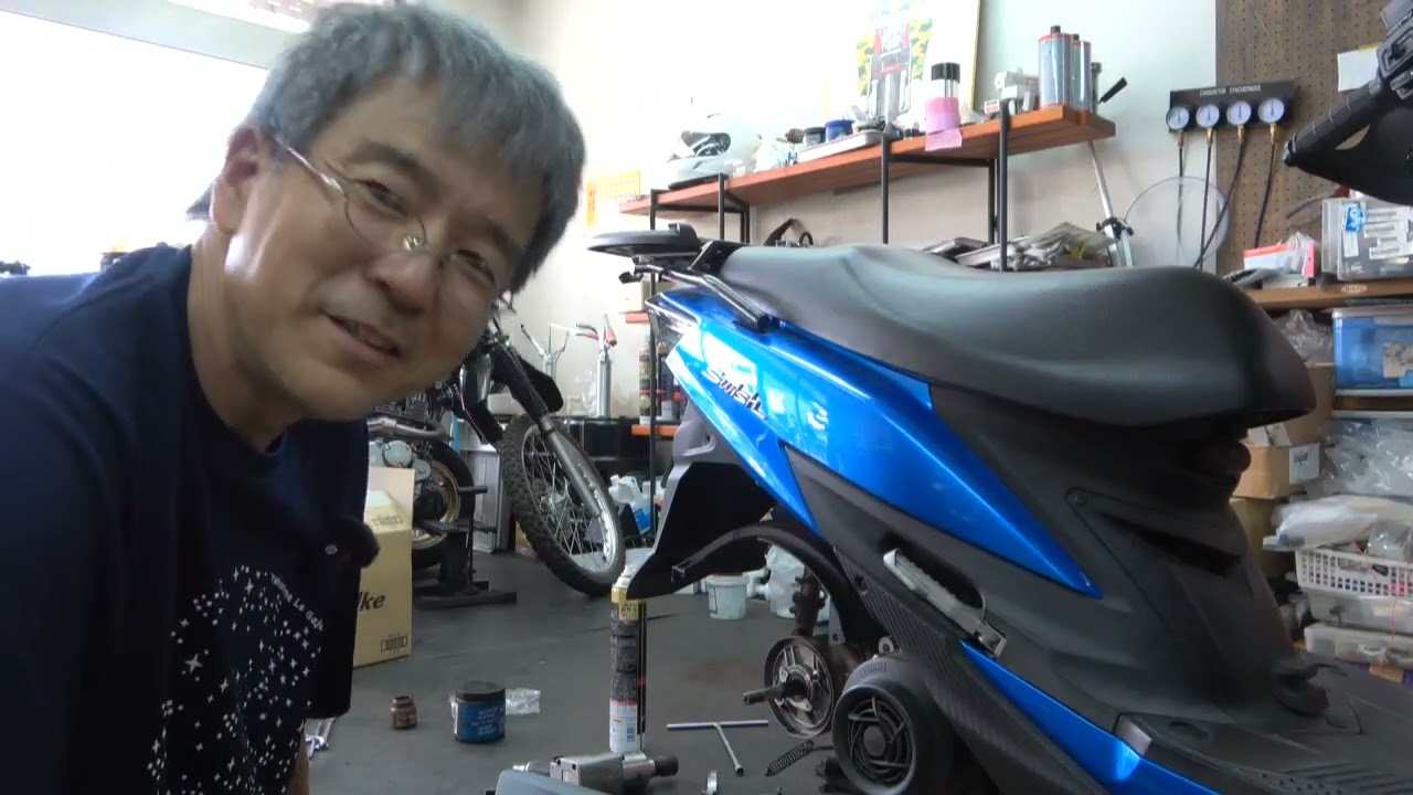 スウィッシュ125 リアタイヤとブレーキシューの交換作業です - YouTube
